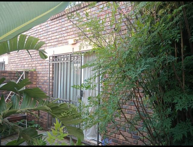 2 BEDROOM TOWNHOUSE FOR SALE IN HENNOPSPARK